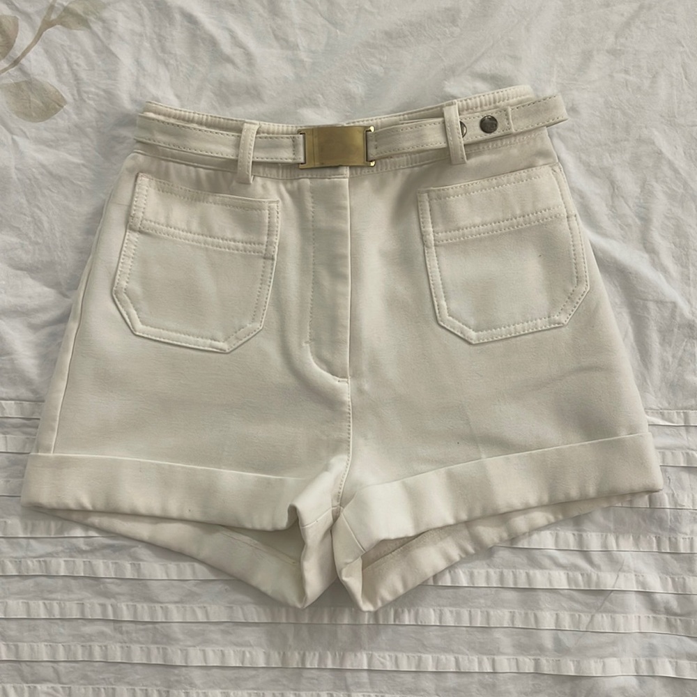 H&M women US 4 High waist ivory shorts with belt gold accent elegant fabric Y2K